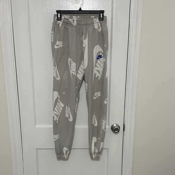 Nike Women's casual set - Picture 6 of 7